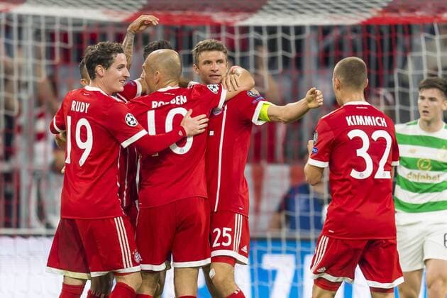 GER, UEFA CL, FC Bayern Muenchen (GER) vs Celtic Glasgow (GB) 18.10.2017, Allianz Arena, Muenchen, GER, UEFA CL, FC Bayern Muenchen (GER) vs Celtic Glasgow (GB), Gruppe B, im Bild Jubel nach dem Tor zum 1-0 durch Thomas Mueller (FCB 25) mit Arjen Robben (FCB 10) Sebastian Rudy (FCB 19) Joshua Kimmich (FCB 32)