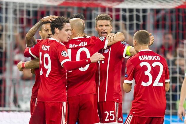 GER, UEFA CL, FC Bayern Muenchen (GER) vs Celtic Glasgow (GB) 18.10.2017, Allianz Arena, Muenchen, GER, UEFA CL, FC Bayern Muenchen (GER) vs Celtic Glasgow (GB), Gruppe B, im Bild Jubel nach dem Tor zum 1-0 durch Thomas Mueller (FCB 25) mit Arjen Robben (FCB 10) Sebastian Rudy (FCB 19) Joshua Kimmich (FCB 32)