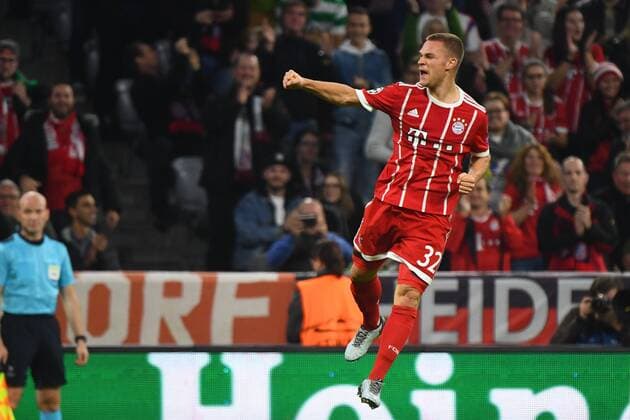 18.10.2017, xjhx, Fussball Champions League, FC Bayern Muenchen - Celtic Glasgow, emspor, v.l. Torjubel, Goal celebration, celebrate the goal zum 2:0 durch Joshua Kimmich (FCB - FC Bayern Muenchen) mit der Mannschaft Muenchen