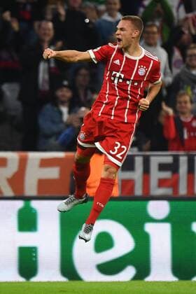 18.10.2017, xjhx, Fussball Champions League, FC Bayern Muenchen - Celtic Glasgow, emspor, v.l. Torjubel, Goal celebration, celebrate the goal zum 2:0 durch Joshua Kimmich (FCB - FC Bayern Muenchen) mit der Mannschaft Muenchen