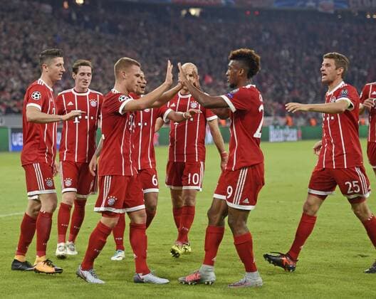 18.10.2017, Fussball UEFA Champions League 2017 2018, Gruppenphase, 3.Spieltag, FC Bayern München - Celtic Glasgow, in der Allianz-Arena München, Torjubel Joshua Kimmich (li, FC Bayern München) mit Kingsley Coman (Bayern München)