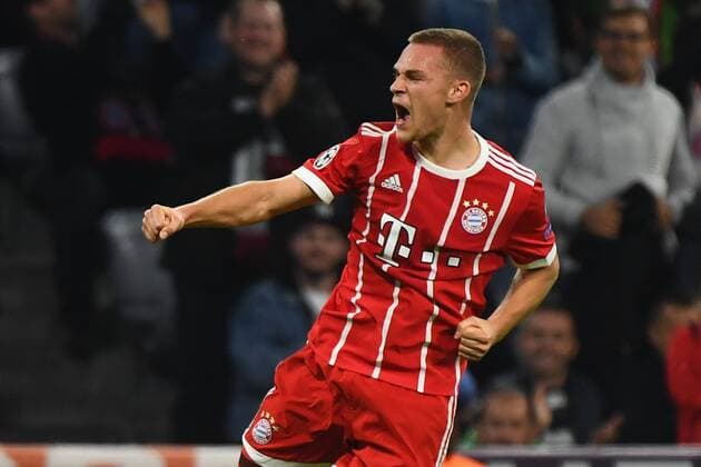 18.10.2017, xjhx, Fussball Champions League, FC Bayern Muenchen - Celtic Glasgow, emspor, v.l. Torjubel, Goal celebration, celebrate the goal zum 2:0 durch Joshua Kimmich (FCB - FC Bayern Muenchen) mit der Mannschaft Muenchen