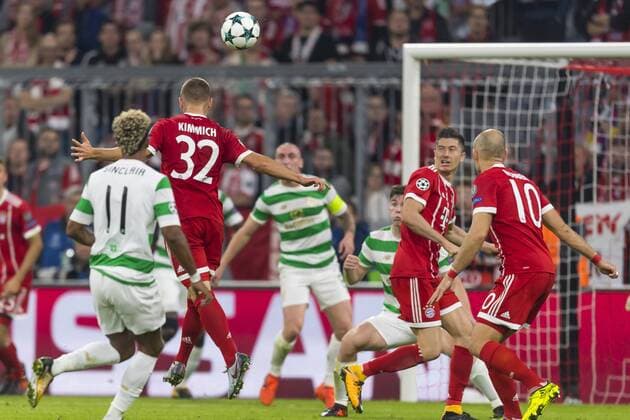 GER, UEFA CL, FC Bayern Muenchen (GER) vs Celtic Glasgow (GB) 18.10.2017, Allianz Arena, Muenchen, GER, UEFA CL, FC Bayern Muenchen (GER) vs Celtic Glasgow (GB), Gruppe B, im Bild Torschuss zum 2-0 durch Joshua Kimmich (FCB 32) mit Robert Lewandowski (FCB 9) Arjen Robben (FCB 10) Scott Sinclair (Glasgow 11)
