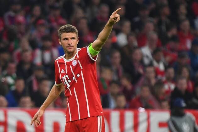 18.10.2017, xjhx, Fussball Champions League, FC Bayern Muenchen - Celtic Glasgow, emspor, v.l. Thomas Mueller (FCB - FC Bayern Muenchen) gibt Anweisung, gestikuliert, mit den Armen gestikulieren, gives instructions, gesticulate Muenchen