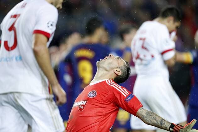 (L-R) Alberto Botia of Olympiacos, goalkeeper Silvio Proto of Olympiacos, Dimitris Nikolaou of Olympiacos during the UEFA Champions League group D match between FC Barcelona Barca and Olympiacos on October 18, 2017 at the Camp Nou stadium in Barcelona, Spain. UEFA Champions League 2017 2018 xVIxVIxImagesx xMauricexvanxSteenxIVx 9048015