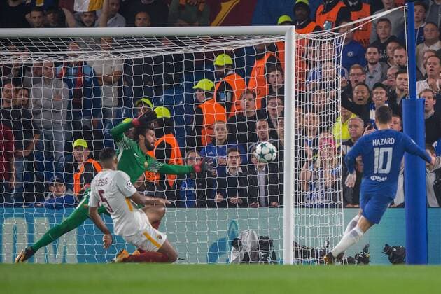 Eden Hazard of Chelsea scores his side second goal during the UEFA Champions League Group C match between Chelsea and Roma at Stamford Bridge, London, England on 18 October 2017. Copyright: xSalvioxCalabresex 17170015