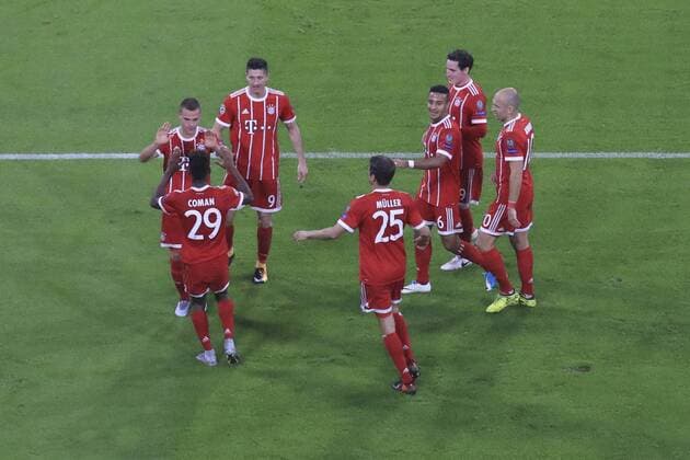 18.10.2017, Fussball UEFA Champions League 2017 2018, Gruppenphase, 3.Spieltag, FC Bayern München - Celtic Glasgow, in der Allianz-Arena München, Torjubel Joshua Kimmich (li, FC Bayern München).