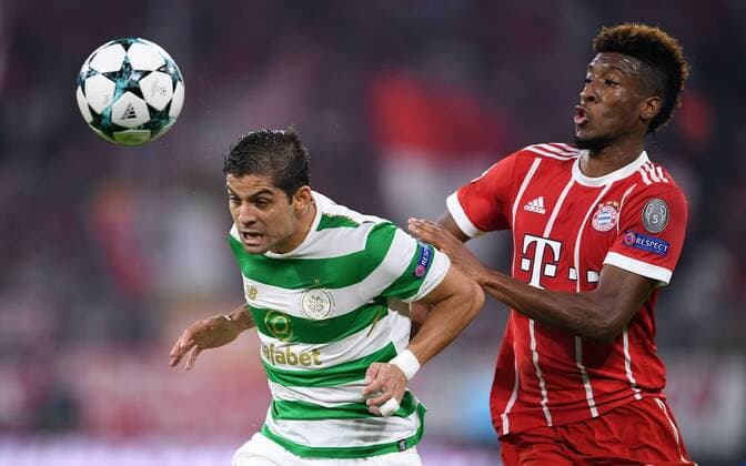 FUSSBALL CHAMPIONS LEAGUE SAISON 2017 2018 GRUPPENPHASE FC Bayern Muenchen - Celtic Glasgow 18.10.2017 Cristian Gamboa (li, Celtic) gegen Kingsley Coman (re, FC Bayern Muenchen) Muenchen