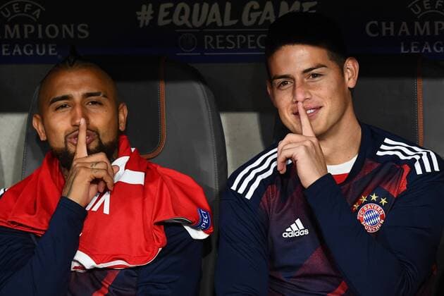 18.10.2017, xjhx, Fussball Champions League, FC Bayern Muenchen - Celtic Glasgow, emspor, v.l. Arturo Vidal (FCB - FC Bayern Muenchen), James Rodriguez (FCB - FC Bayern Muenchen) Muenchen