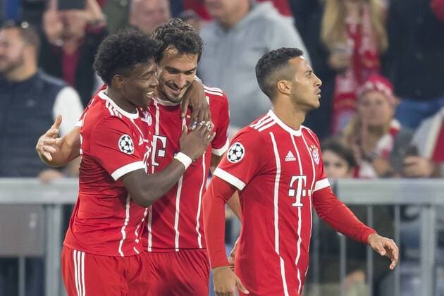 GER, UEFA CL, FC Bayern Muenchen (GER) vs Celtic Glasgow (GB) 18.10.2017, Allianz Arena, Muenchen, GER, UEFA CL, FC Bayern Muenchen (GER) vs Celtic Glasgow (GB), Gruppe B, im Bild Jubel nach dem Tor zum 3-0 durch Mats Hummels (FCB 5) mit David Alaba (FCB 27)