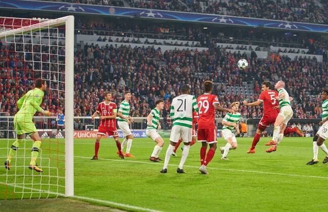 Mats HUMMELS, FCB 5 Torschuss, schiesst das Tor zum 3-0 FC BAYERN MUENCHEN - CELTIC GLASGOW Gruppenphase Hinspiel, Fussball UEFA Champions League, Muenchen, 18.10.2017 CL Saison 2017 2018