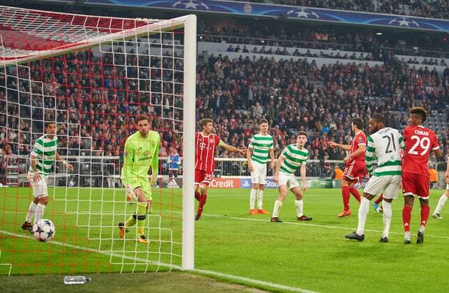 Mats HUMMELS, FCB 5 Torschuss, schiesst das Tor zum 3-0 FC BAYERN MUENCHEN - CELTIC GLASGOW Gruppenphase Hinspiel, Fussball UEFA Champions League, Muenchen, 18.10.2017 CL Saison 2017 2018