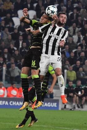Fußball, CL, Juventus Turin - Sporting Lissabon Miralem Pjanic Juventus, ùrodrigo Battaglia Sporting. Torino 18-10-2017 Allianz Stadium Football Calcio Champions League Group D Juventus - Sporting CP Foto Andrea Staccioli Insidefoto