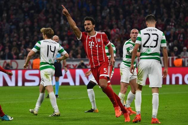 18.10.2017, xjhx, Fussball Champions League, FC Bayern Muenchen - Celtic Glasgow, emspor, v.l. Torjubel, Goal celebration, celebrate the goal zum 3:0 durch Mats Hummels (FCB - FC Bayern Muenchen) Muenchen