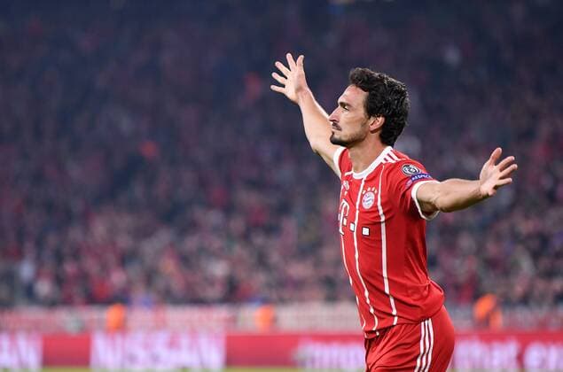 FUSSBALL CHAMPIONS LEAGUE SAISON 2017 2018 GRUPPENPHASE FC Bayern Muenchen - Celtic Glasgow 18.10.2017 Torjubel nach dem 3:0: Torschuetze Mats Hummels (FC Bayern Muenchen) Muenchen