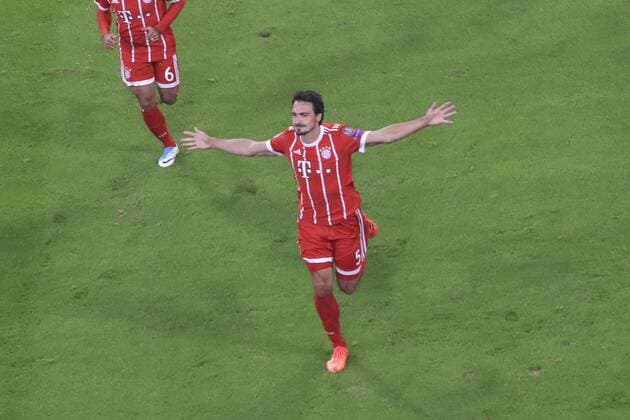 18.10.2017, Fussball UEFA Champions League 2017 2018, Gruppenphase, 3.Spieltag, FC Bayern München - Celtic Glasgow, in der Allianz-Arena München, Torjubel Mats Hummels (Bayern München).
