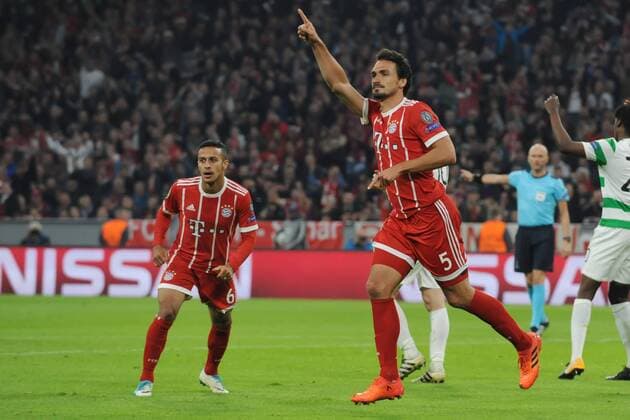 Fußball - Champions League - 03. Spieltag FC Bayern München - Celtic Glasgow am 18.10.2017 in der Allianz Arena in München Jubel, Torjubel, Torschuetze, Torschütze Mats Hummels (Muenchen) jubelt nach seinem Tor zum 3:0.