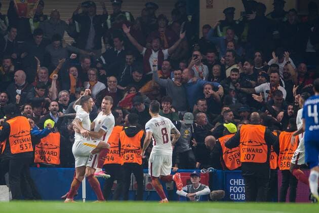 Fußball, CL, FC Chelsea - AS Rom Edin Dzeko of Roma celebrates scoring his side third goal during the UEFA Champions League Group C match between Chelsea and Roma at Stamford Bridge, London, England on 18 October 2017. Copyright: xSalvioxCalabresex 17170027