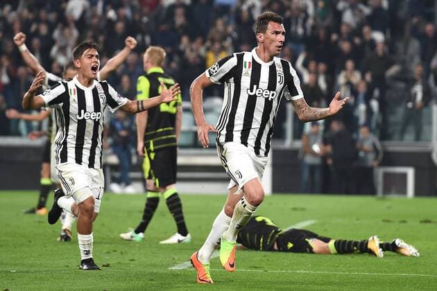 Themen der Woche - SPORT Bilder des Tages - SPORT Mg Torino 18 10 2017 - Champions League Juventus-Sporting foto Matteo Gribaudi Image nella foto: esultanza gol Mario Mandzukic 