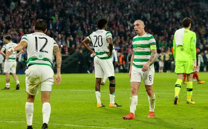 Muenchen, Deutschland 18.10.2017, UEFA Champions League - 2017 18 Season, Gruppenphase - Gruppe B - 3. Spieltag, FC Bayern Muenchen - Celtic Glasgow , Cristian Gamboa (CFC) Dedryck Boyata (CFC) Scott Brown (CFC) enttaeuscht, enttaeuschung ( DeFodi048