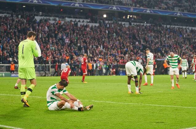 Craig GORDON, Glasgow 1 Cristian GAMBOA, Glasgow 12 Mikael LUSTIG, Glasgow 23 Scott BROWN, Glasgow 8 Emotionen, enttaeuscht, Enttaeuschung, Frust, frustriert, Trauer ,traurig, verzweifelt, Verzweiflung FC BAYERN MUENCHEN - CELTIC GLASGOW Gruppenphase Hinspiel, Fussball UEFA Champions League, Muenchen, 18.10.2017 CL Saison 2017 2018