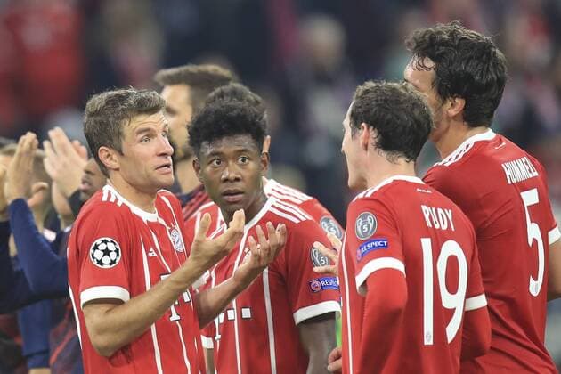 18.10.2017, Fussball UEFA Champions League 2017 2018, Gruppenphase, 3.Spieltag, FC Bayern München - Celtic Glasgow, in der Allianz-Arena München, v.li: Thomas Müller (FC Bayern München), David Alaba (FC Bayern München), Sebastian Rudy (FC Bayern München), Mats Hummels (Bayern München).
