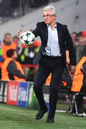 18.10.2017, xjhx, Fussball Champions League, FC Bayern Muenchen - Celtic Glasgow, emspor, v.l. Trainer Jupp Heynckes (FCB - FC Bayern Muenchen) gibt Anweisung, gestikuliert, mit den Armen gestikulieren, gives instructions, gesticulate Muenchen