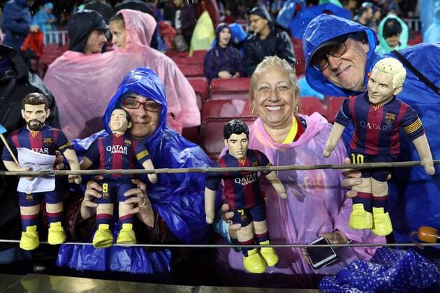 October 18, 2017 - Barcelona, Spain - October 18, 2017 - Barcelona, Catalonia, Spain - FANS of Barcelona hold on puppets representing Gerard Pique, Andres Iniesta, Luis Suarez and Lionel Messi during the UEFA Champions League, Group D football match between FC Barcelona Barca and Olympiacos FC at Camp Nou stadium in Barcelona, Spain. Football - UEFA Champions League - FC Barcelona vs Olympiacos FC  - ZUMAb169 20171018_zaa_b169_001 Copyright: xManuelxBlondeau Aop.Pressx