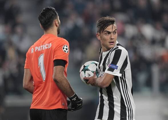 October 18, 2017 - Turin, Italy - Paulo Dybala and Rui Patricio during Champions League match between Juventus and Sporting Clube de Portugal, in Turin, on October 17, 2017 Juventus v Sporting CP - UEFA Champions League  - ZUMAn230 20171018_zaa_n230_501 Copyright: xLorisxRosellix