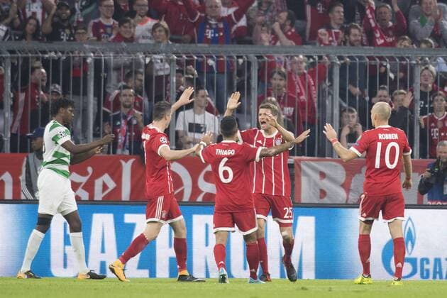 Fussball Champions League Begegnung FC Bayern Muenchen vs. Celtic Glasgow, Allianz Arena Muenchen. 18.10.2017 Im Bild: Robert Lewandowski, Thiago, Thoams Mueller, Arjen Robben, Stuart Armstrong Â
