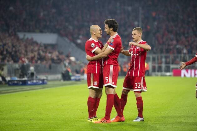 Fussball Champions League Begegnung FC Bayern Muenchen vs. Celtic Glasgow, Allianz Arena Muenchen. 18.10.2017 Im Bild: Arjen Robben, Matts Hummels, Joshua Kimmich Â