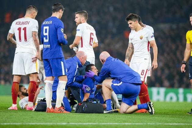 Pedro (Chelsea), OCTOBER 18, 2017 - Football Soccer : Pedro of Chelsea reacts in pain as he receives a medical treatment during the UEFA Champions League Group Stage match between Chelsea and AS Roma at Stamford Bridge in London, England. Noxthirdxpartyxsales  (mdga017294)