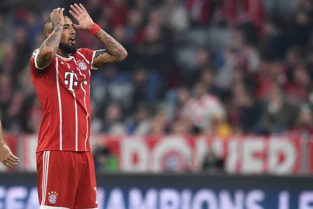 Fußball - Champions League - 03. Spieltag FC Bayern München - Celtic Glasgow am 18.10.2017 in der Allianz Arena in München Arturo Vidal (Muenchen) unzufrieden, enttäuscht, enttaeuscht, niedergeschlagen.