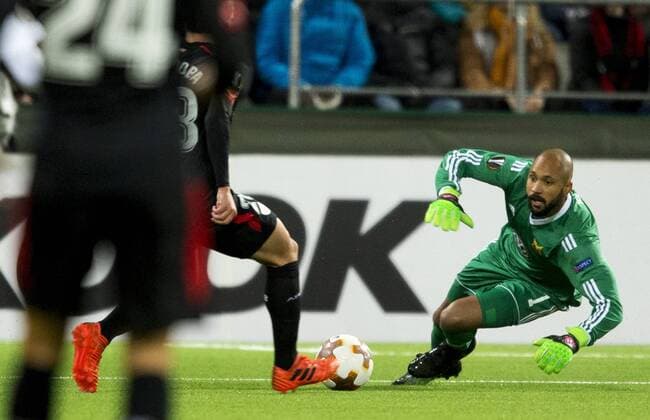 171019 Östersunds malvakt Aly Keita ramlar och det blir 0-1 under fotbollsmatchen Europa League mellan Östersund och Athletic Bilbaoi den 19 oktober 2017 i Östersund.  Copyright: NilsxJakobsson BB171019NJ005