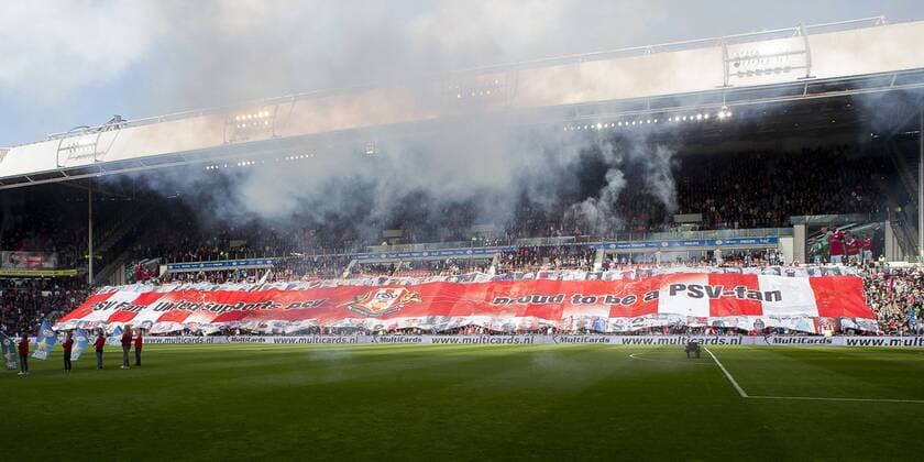 EINDHOVEN, PSV - Feyenoord, voetbal Eredivisie, seizoen 2013-2014, 13-04-2014, Philips Stadion, grote PSV banjer, sfeer, vuurwerk, rook, aanhang, fans. psv - feyenoord