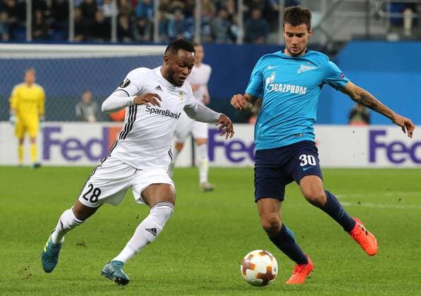 ST PETERSBURG, RUSSIA - OCTOBER 19, 2017: Rosenborg s Samuel Adegbenro (L) and Zenit St Petersburg s Emanuel Mammana in their 2017-18 UEFA Europa League Group L Round 3 football match at Saint Petersburg Stadium. Alexander Demianchuk TASS  TS06582A