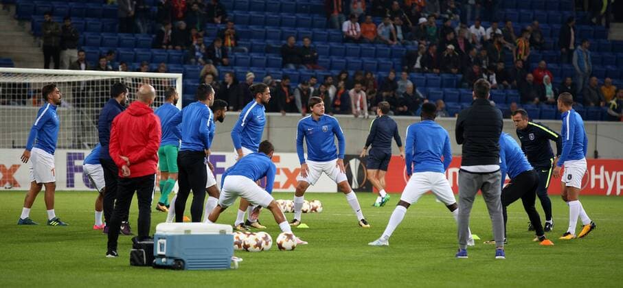 Fussball Europa League: TSG 1899 Hoffenheim - Istanbul Basaksehir, Gruppe C am 19.10.2017 in der Wirsol Rhein Neckar Arena, xmdx, spieler aus Istanbul beim aufwärmen TSG 1899 Hoffenheim - Istanbul Basaksehir