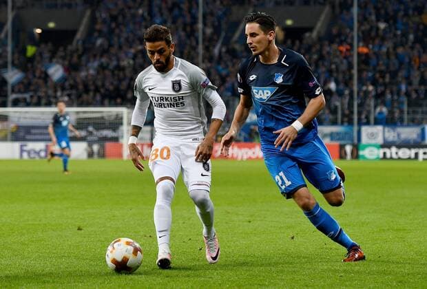 19.10.2017, xfux, Fussball Europa League, TSG 1899 Hoffenheim - Istanbul Basaksehir FK, emspor , v.l. Junior Caicara (Istanbul Basaksehir FK), Benjamin Huebner (1899 Hoffenheim) Sinsheim