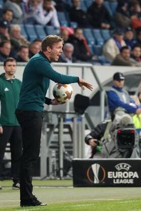Julian Nagelsmann (Trainer, Cheftrainer, Hoffenheim), gibt Anweisungen, gestikuliert, mit den Armen gestikulieren, gives instructions, gesticulate, am Spielfeldrand, an der Seitenauslinie, Fussball, UEFA Europa League, TSG 1899 Hoffenheim - Istanbul Basaksehir,