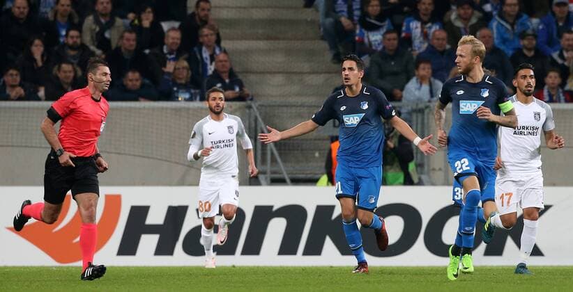 Fussball Europa League: TSG 1899 Hoffenheim - Istanbul Basaksehir, Gruppe C am 19.10.2017 in der Wirsol Rhein Neckar Arena, xmdx, Benjamin HUEBNER HÜBNER (21, 1899 Hoffenheim) TSG 1899 Hoffenheim - Istanbul Basaksehir