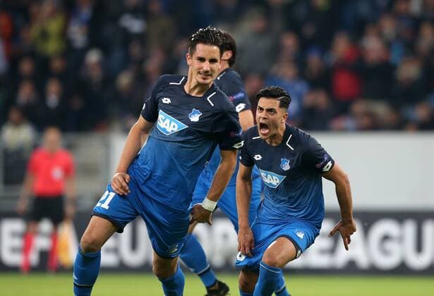 Fussball Europa League: TSG 1899 Hoffenheim - Istanbul Basaksehir, Gruppe C am 19.10.2017 in der Wirsol Rhein Neckar Arena, xmdx, 1-0 per kopfball durch Benjamin HUEBNER HÜBNER (21, 1899 Hoffenheim) gegen Mert Günok Guenok (34, Goalkeeper, Istanbul Basaksehir) , torjubel TSG 1899 Hoffenheim - Istanbul Basaksehir