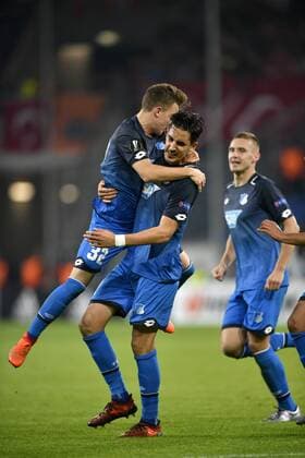TOR zum 1:0 durch Benjamin Hübner TSG 1899 Hoffenheim Torjubel mit Nadiem Amiri TSG 1899 Hoffenheim Nico Schulz TSG 1899 Hoffenheim TSG 1899 Hoffenheim vs Istanbul BB Medipol Basaksehir Europa League 19.10.2017 TSG 1899 Hoffenheim vs Istanbul BB Medipol Basaksehir