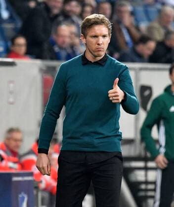 19.10.2017, xfux, Fussball Europa League, TSG 1899 Hoffenheim - Istanbul Basaksehir FK, emspor , v.l. Trainer Julian Nagelsmann (1899 Hoffenheim) jubelnd bejubelt jubelt jubeln gibt Anweisungen, gestikuliert, mit den Armen gestikulieren gives instructions, gesticulate, gesticolando. Sinsheim