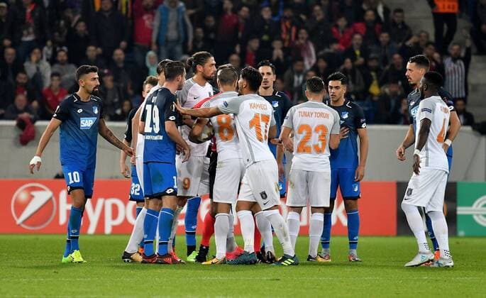 19.10.2017, xfux, Fussball Europa League, TSG 1899 Hoffenheim - Istanbul Basaksehir FK, emspor , v.l. Rudelbildung Sinsheim