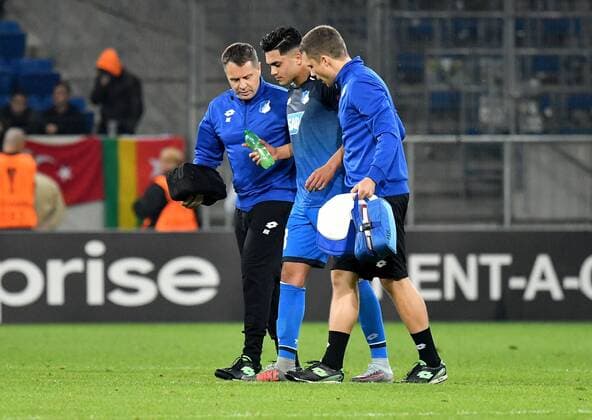 19.10.2017, xfux, Fussball Europa League, TSG 1899 Hoffenheim - Istanbul Basaksehir FK, emspor , v.l. Nadiem Amiri (1899 Hoffenheim) receive an injury, bruise, harried, hurt, injured, injury, trauma, disappointed, crestfallen, verletzt, Verletzung, Sinsheim