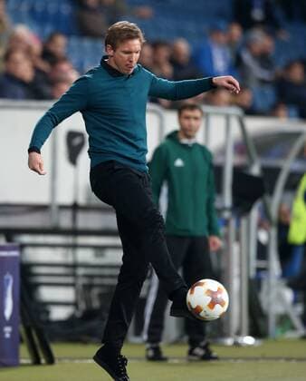 Bilder des Tages - SPORT Fussball Europa League: TSG 1899 Hoffenheim - Istanbul Basaksehir, Gruppe C am 19.10.2017 in der Wirsol Rhein Neckar Arena, xmdx, Julian NAGELSMANN (Trainer, 1899 Hoffenheim) mit ball TSG 1899 Hoffenheim - Istanbul Basaksehir