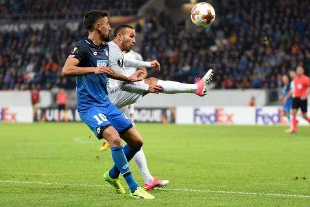 Robert Zulj (TSG 1899 Hoffenheim), Frei Kerim (Istanbul Basaksehir FK). Deutschland, Sinsheim: Fussball, UEFA Europa League, Matchday 3: TSG 1899 Hoffenheim vs Istanbul Basaksehir am 19.10.2017, Rhein-Neckar-Arena.