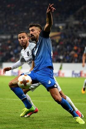 Frei Kerim (Istanbul Basaksehir FK), Kerem Demirbay (TSG 1899 Hoffenheim). Deutschland, Sinsheim: Fussball, UEFA Europa League, Matchday 3: TSG 1899 Hoffenheim vs Istanbul Basaksehir am 19.10.2017, Rhein-Neckar-Arena.