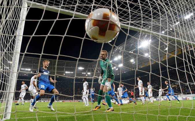 Themen der Woche - SPORT Bilder des Tages - SPORT 19.10.2017, xfux, Fussball Europa League, TSG 1899 Hoffenheim - Istanbul Basaksehir FK, emspor , v.l. Benjamin Huebner (1899 Hoffenheim), Mert Guenok (Istanbul Basaksehir FK) Goal scored, Tor zum 1:0 Sinsheim