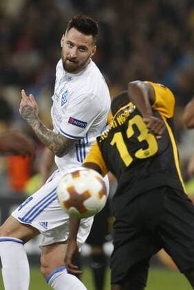 October 19, 2017 - Tamas Kadar (L ) of Dynamo vies for the ball with Nicolas Moumi Ngamaleu (R ) of Young Boys during the UEFA Europa League Group B soccer match between FC Dynamo Kyiv and FC Young Boys at the NSK Olimpiyskyi in Kyiv, Ukraine, October 19, 2017. The UEFA Europa League Group B soccer match between FC Dynamo Kyiv and FC Young Boys at the NSK Olimpiyskyi in Kyiv. - ZUMAs334 80531973st Copyright: xAnatoliixStepanovx